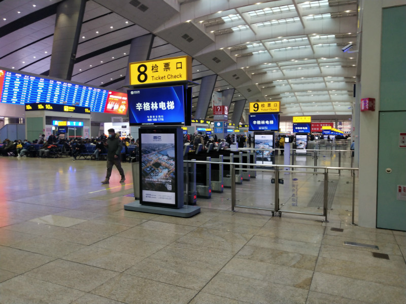 霸屏全國(guó)十大機(jī)場(chǎng)，300多個(gè)高鐵站點(diǎn)！辛格林電梯強(qiáng)勢(shì)展現(xiàn)主動(dòng)安全品牌風(fēng)采！