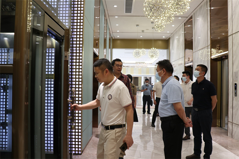 看了六層樓電梯價格表，業主馬上決定選擇辛格林電梯！