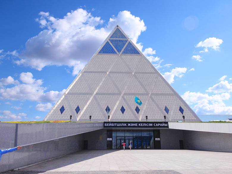 哈薩克斯坦 和平金字塔_副本.jpg 哈薩克斯坦 和平金字塔_副本.jpg
