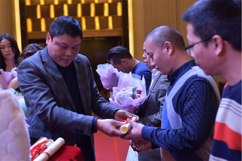 辛格林電梯表彰優秀員工